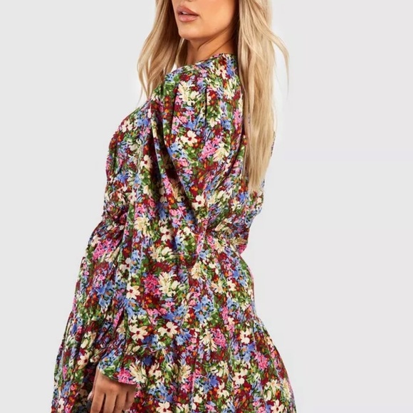 Boohoo PLUS WOVEN PUFF SLEEVE FLORAL SKATER DRESS - Picture 3 of 16